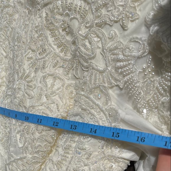 WEDDING DRESS LONG SLEEVE - Picture 4 of 12